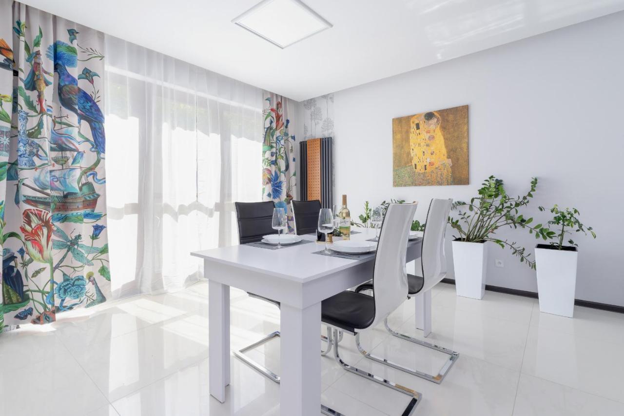 Wonderful Apartment Garden Residence By Noclegi Renters Krakov Exteriér fotografie