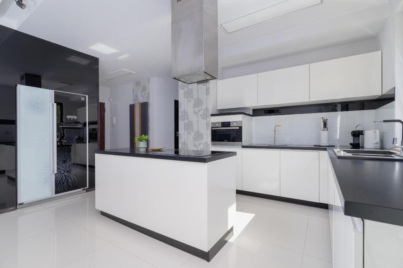 Wonderful Apartment Garden Residence By Noclegi Renters Krakov Exteriér fotografie
