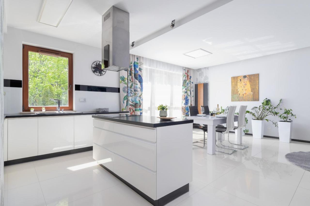 Wonderful Apartment Garden Residence By Noclegi Renters Krakov Exteriér fotografie