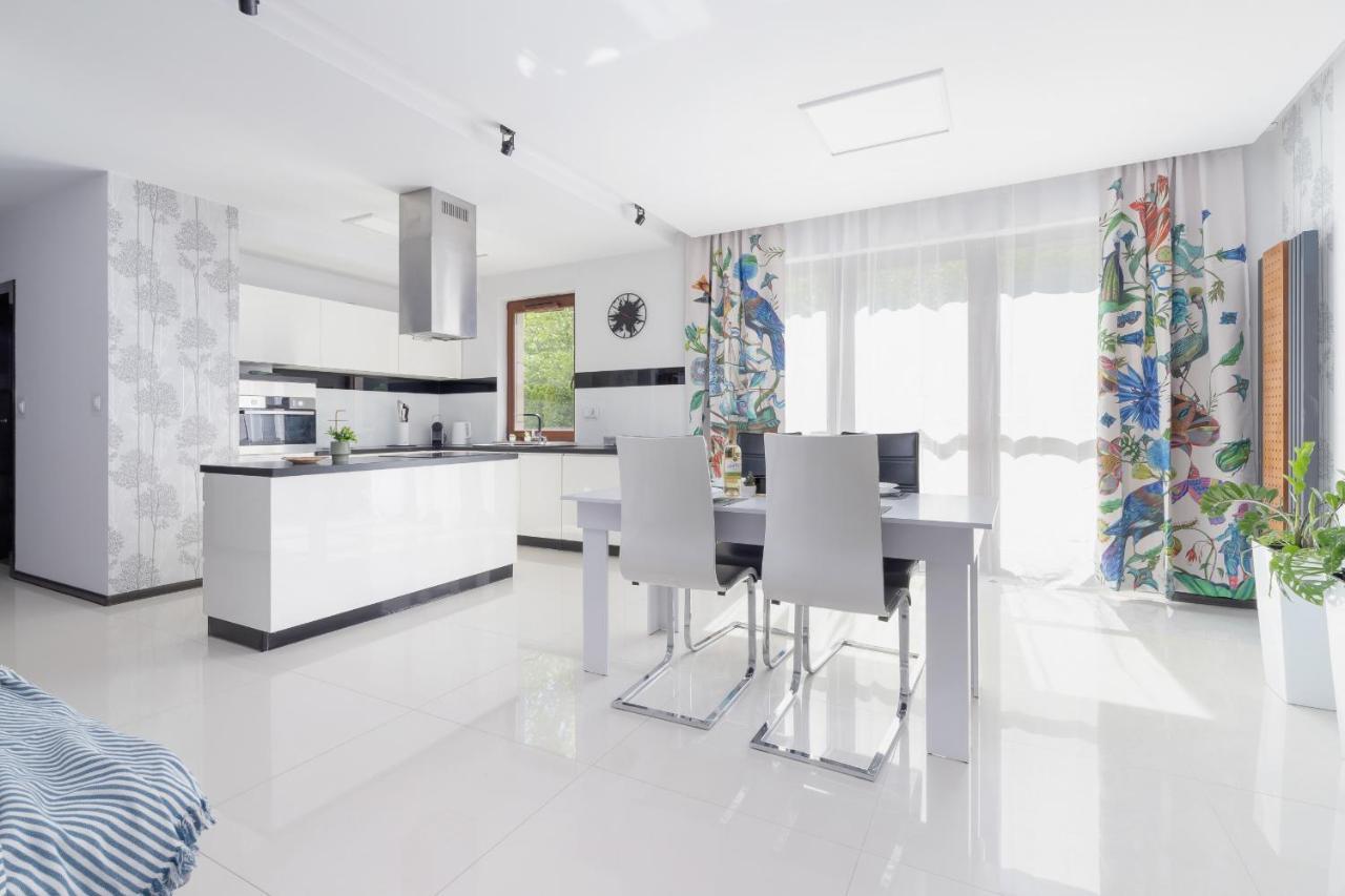 Wonderful Apartment Garden Residence By Noclegi Renters Krakov Exteriér fotografie