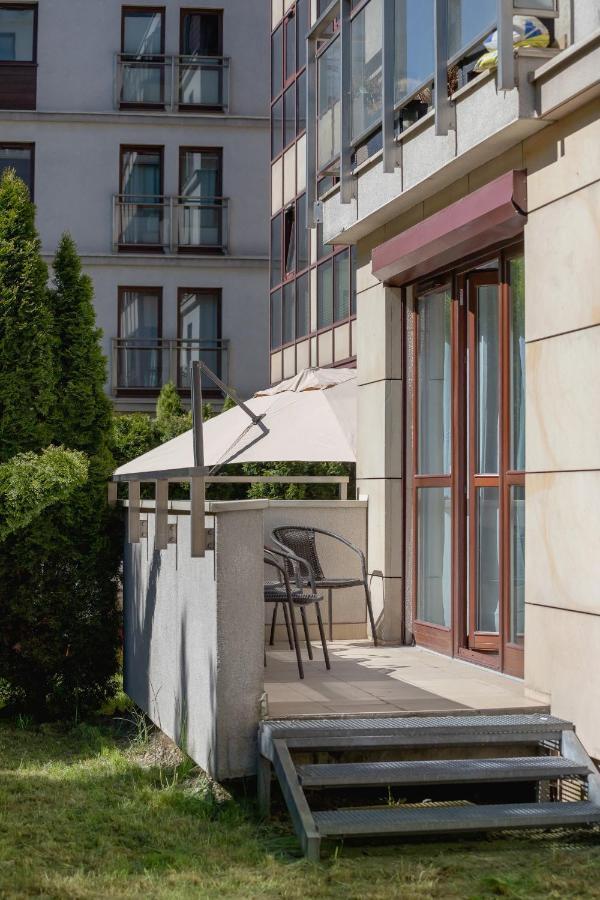 Wonderful Apartment Garden Residence By Noclegi Renters Krakov Exteriér fotografie